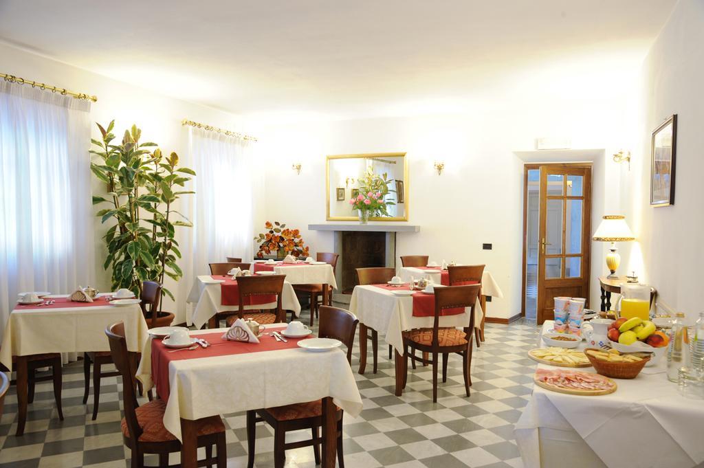 Park Hotel Regina - With Air-Condition And Pool Баньї-ді-Лукка Екстер'єр фото